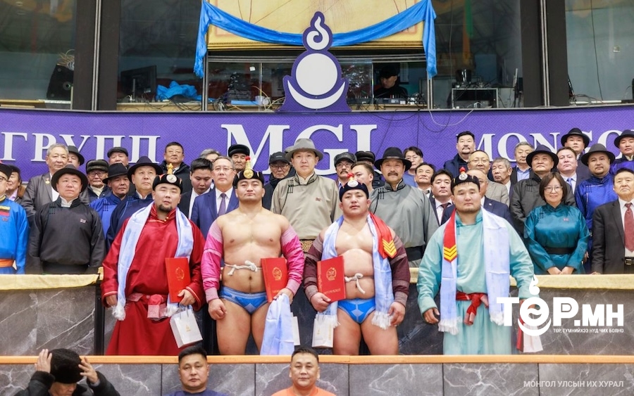 Үндсэн хуулийн өдөрт зориулсан үндэсний бөхийн барилдаанд улсын арслан Ц.Бямба-Отгон түрүүллээ