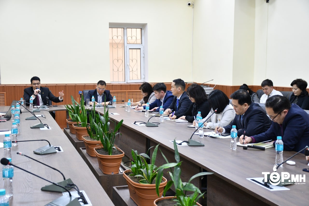 Эрүүл мэндийн сайд С.Энхболд харьяа эмнэлгийн удирдлагуудыг хүлээн авч уулзлаа