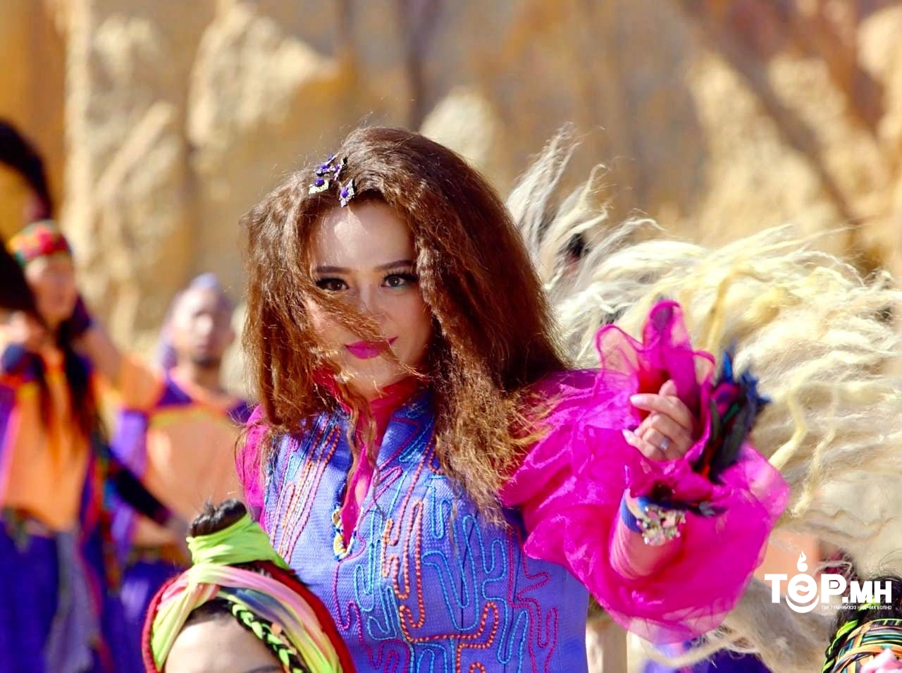 МУГЖ Т.Ариунаа үндэсний ахуй соёлоо УРЛАГААР ХӨГЛӨН өвлүүлэв