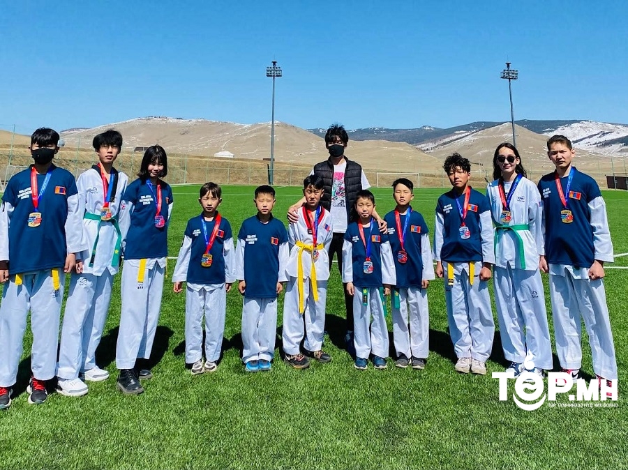 "Говь-Алтай аймгийн Ирвэсүүд" баг таеквондогоос 10 медаль хүртлээ