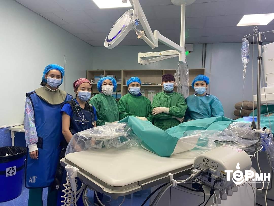 Улсын 3-р төв эмнэлгийн эмч нар хүүхдийн зүрхний төрөлхийн хүнд хэлбэрийн гажгийг судсан дотуур бие даан эмчилж байна