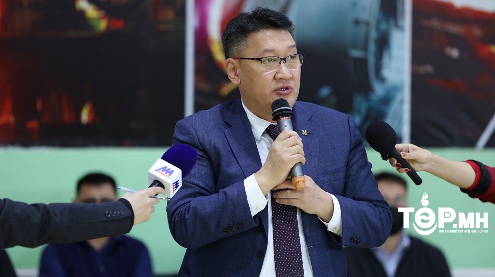 Сангийн сайд Б.Жавхлан Дархан төмөрлөгийн үйлдвэрийн ажилчидтай уулзалт хийлээ