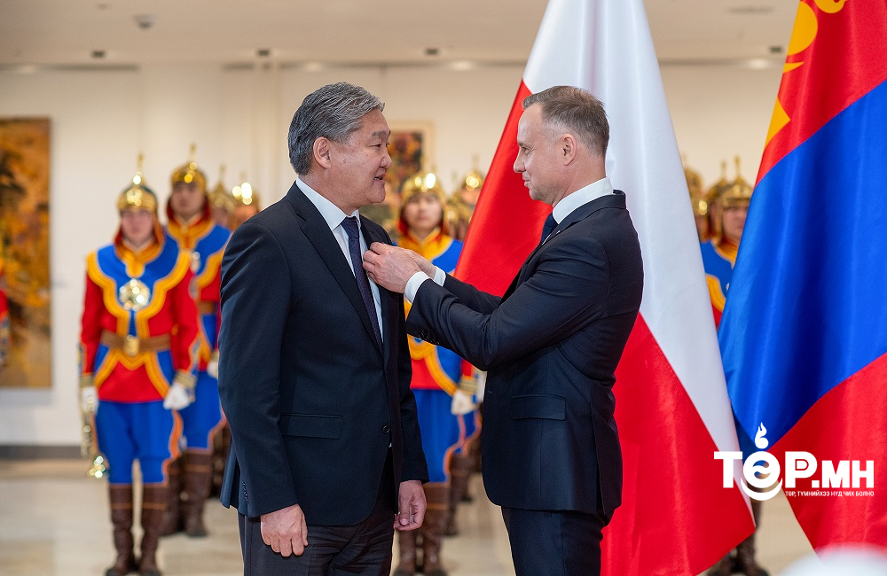 Нийслэлийн Бодлогын судалгаа, шинжилгээний төвийн дарга Р.Дагвыг Польшийн Гавьяаны загалмайн мөнгөн одонгоор шагнав