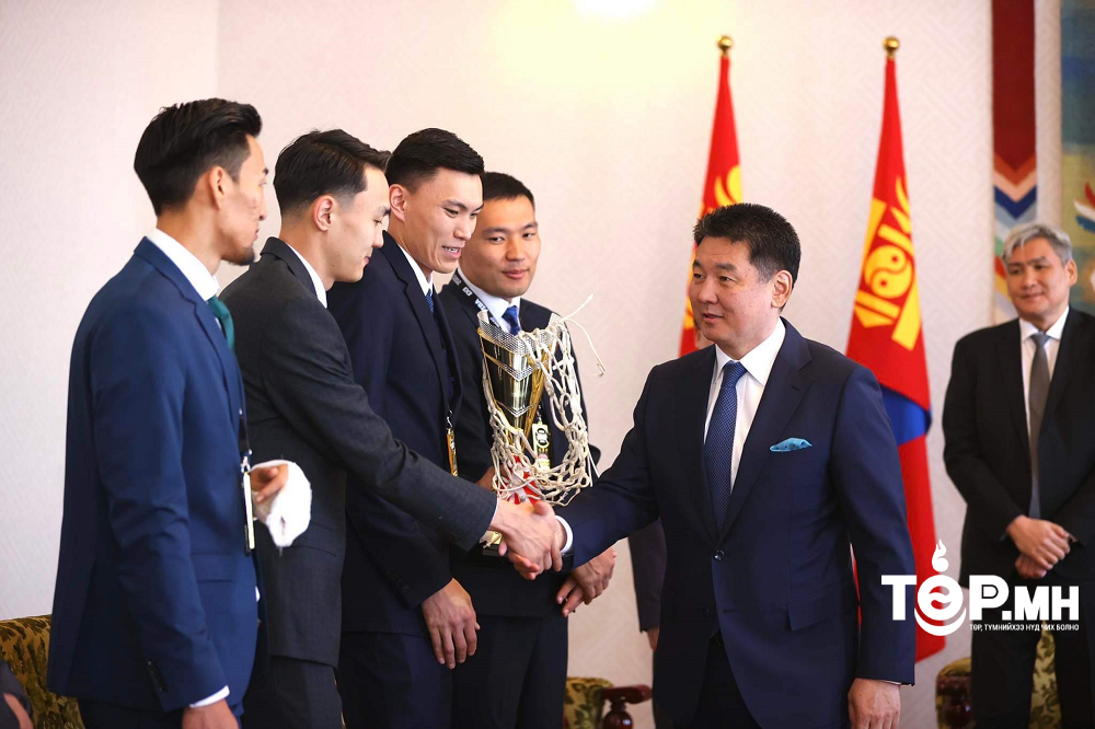 Монгол Улсын Ерөнхийлөгч У.Хүрэлсүх 3х3 сагсан бөмбөгийн үндэсний шигшээ багийнхныг хүлээн авч уулзлаа