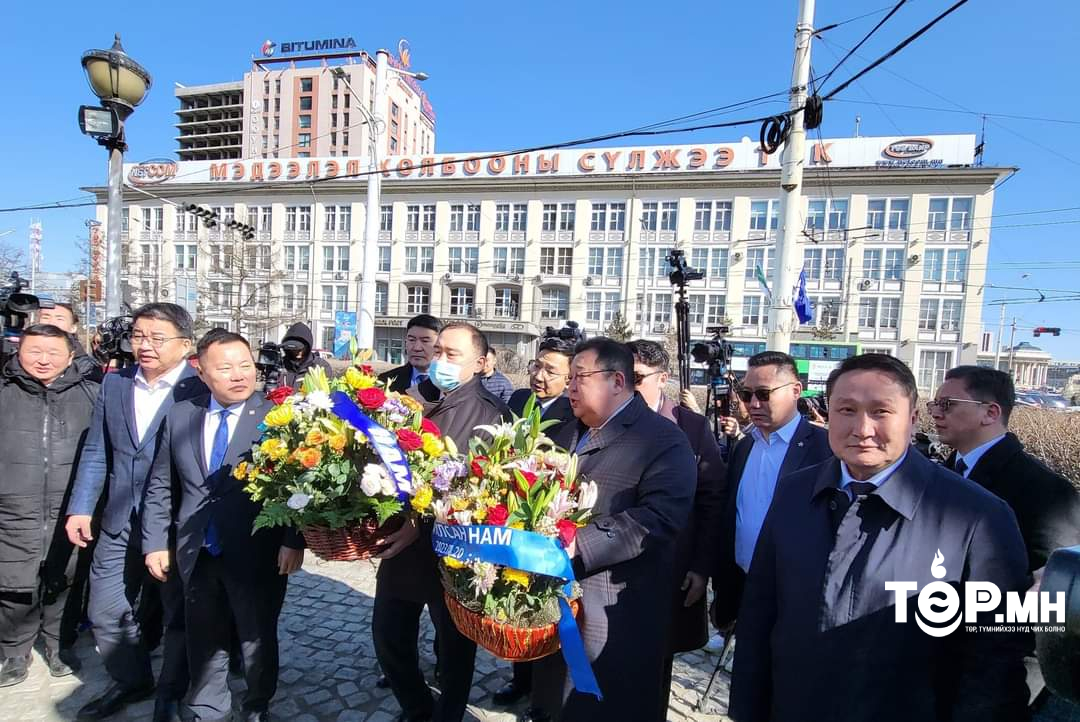 "Сайн хүний нэрийг гурав худалдсан" АН