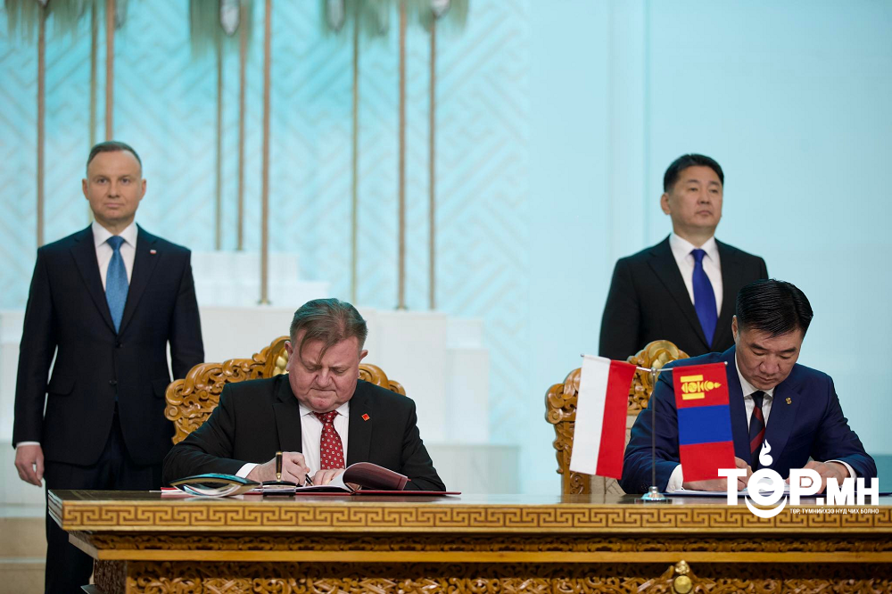 Польш улстай авто тээврийн хэлэлцээр байгуулж Европ руу гарах гарцаа нэмэгдүүллээ