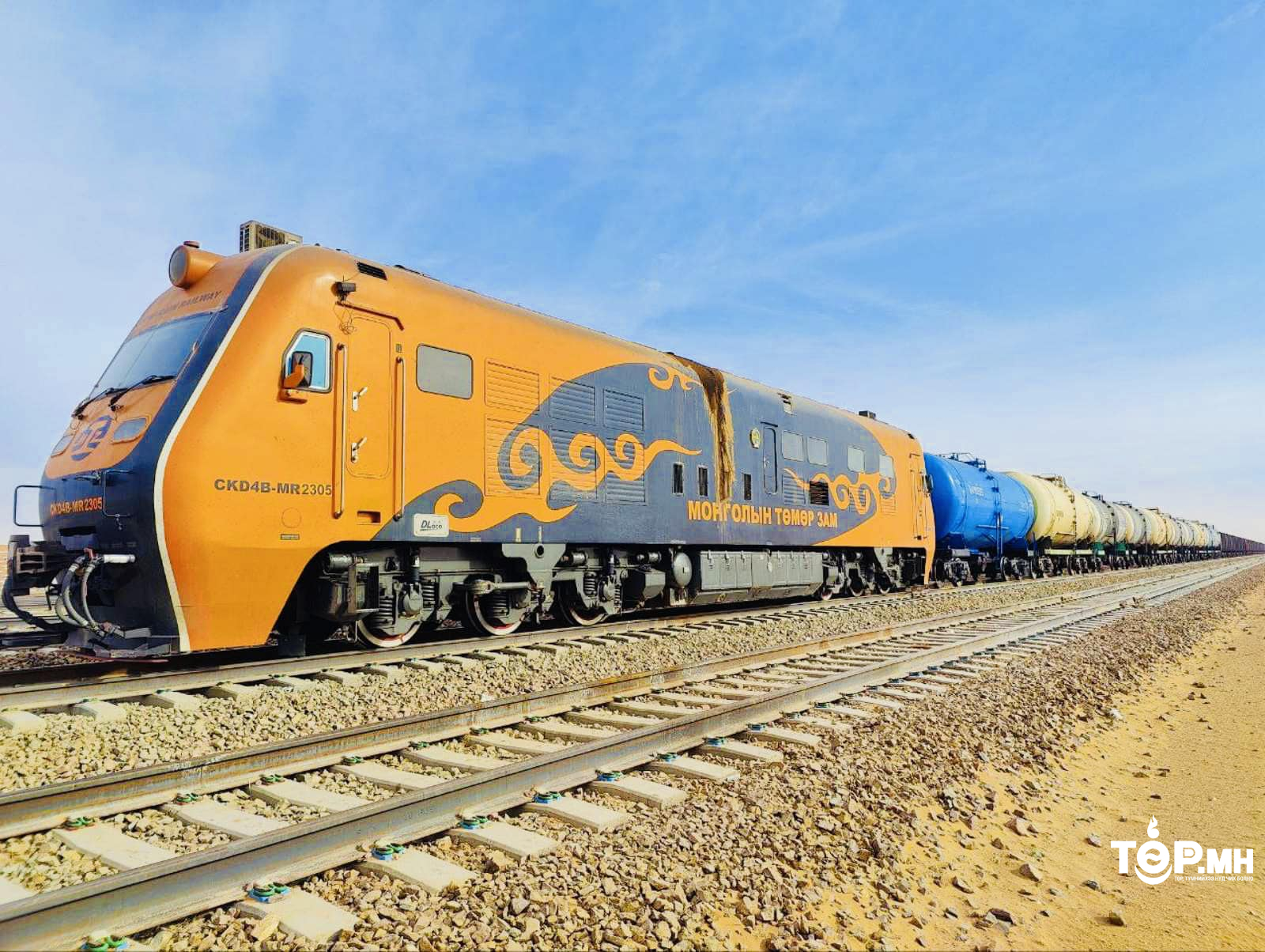 "Тавантолгой-Зүүнбаян" чиглэлийн төмөр замаар шатахуун тээвэрлэж эхэллээ