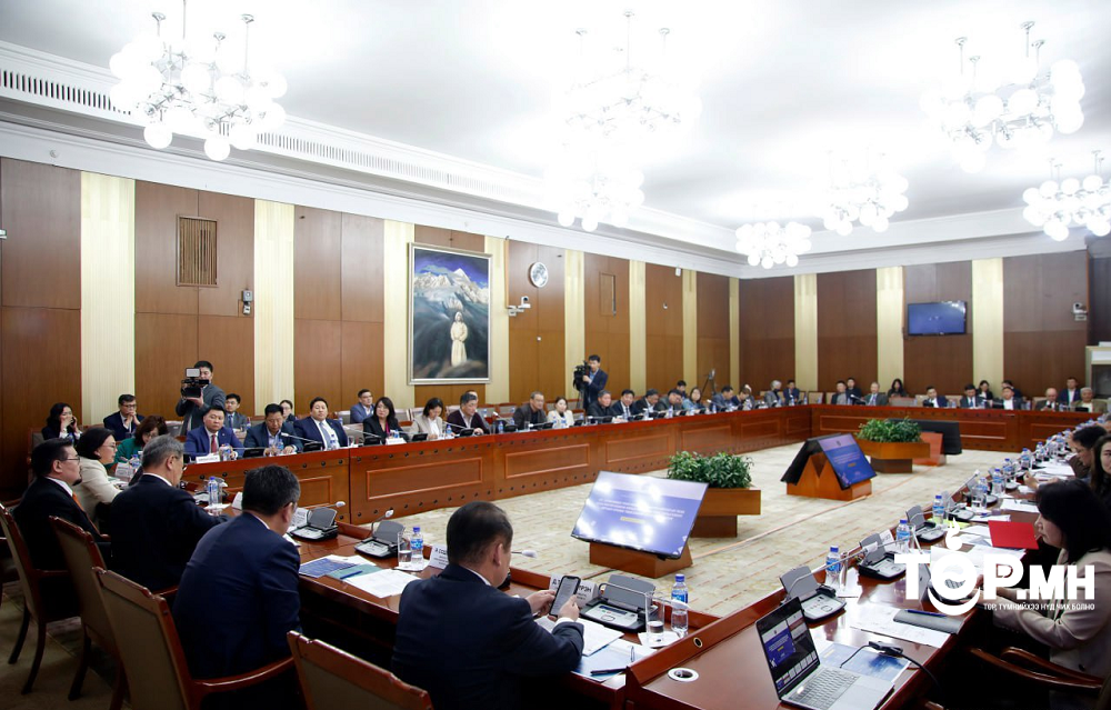 Улс төрийн намын тухай болон Улсын Их Хурлын сонгуулийн тухай хуулийн шинэчилсэн найруулга ба нэмэлт, өөрчлөлтийн төслүүдийн хэлэлцүүлэг болж байна