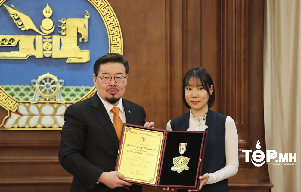 УИХ-ын дарга  “Ази тивийн оны шилдэг өсвөрийн рапид шатарчин”-аар шалгарсан олон улсын шатрын холбооны мастер Д.Мөнхзулыг хүлээн авч уулзлаа
