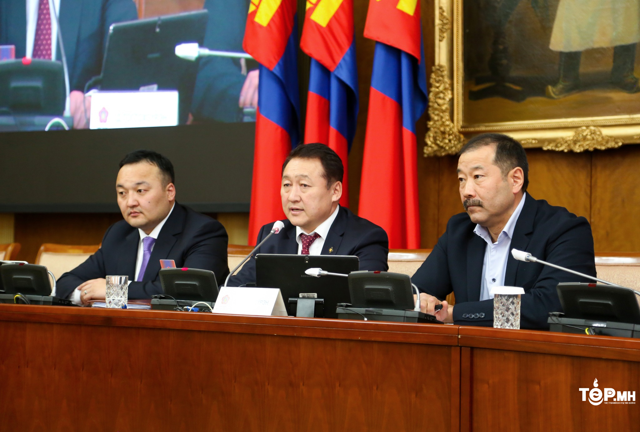 "Төрийн албан хаагчдын цалингийн ялгааг арилгаж, инфляцын өсөлттэй уялдуулан цалин нэмэх үүргийг Ажлын хэсэгт өгсөн"