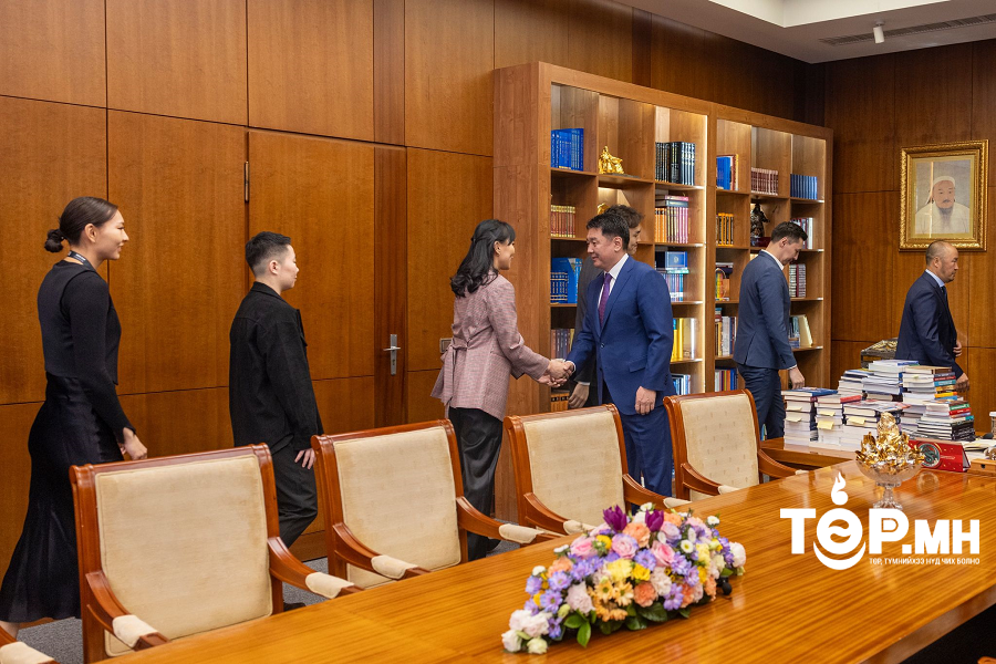 Монгол Улсын Ерөнхийлөгч У.Хүрэлсүх 3х3 сагсан бөмбөгийн үндэсний шигшээ багийн тамирчдад баяр хүргэлээ