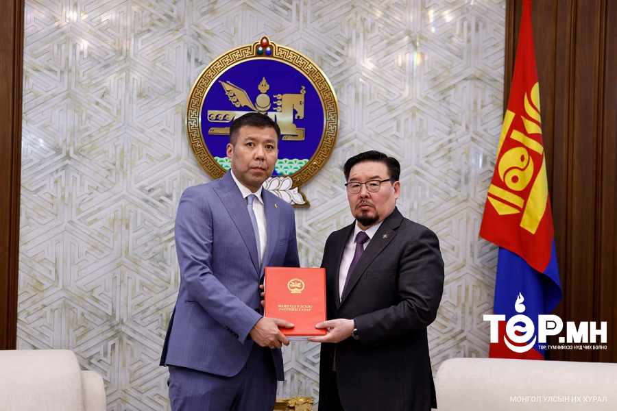 Хууль зүй, дотоод хэргийн сайд Б.Энхбаяр Худалдаа, аж үйлдвэрийн танхимын тухай хуулийн шинэчилсэн найруулгын төслийг өргөн мэдүүлэв