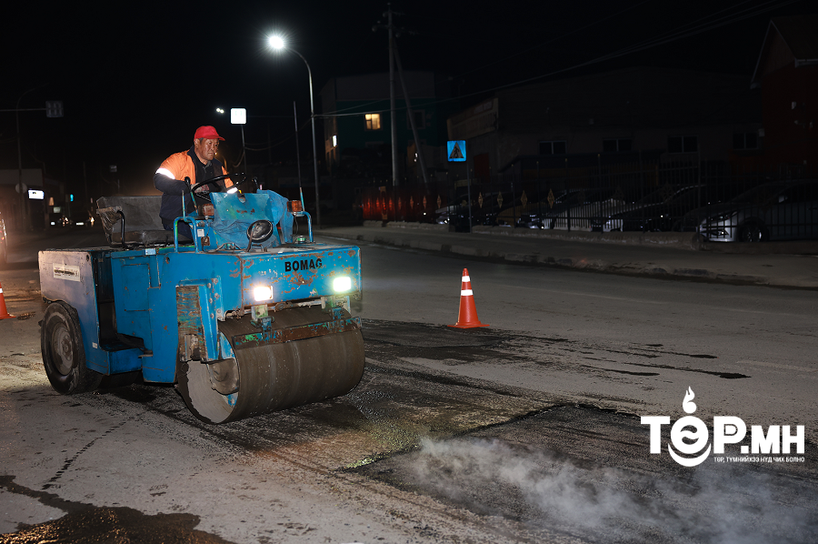 Авто зам засварыг шөнийн цагаар гүйцэтгэж байна