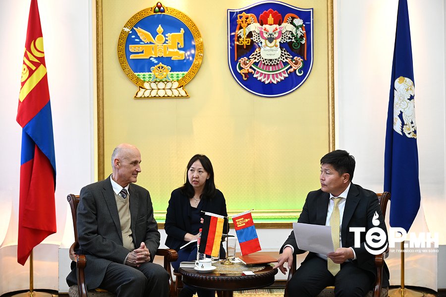 Хотын дарга ХБНГУ-аас Монгол Улсад суугаа Онц бөгөөд бүрэн Эрхт элчин сайд Хэльмут Кулитцийг хүлээн авч уулзлаа