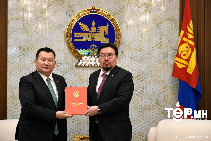 Нийтээр тэмдэглэх баярын болон тэмдэглэлт өдрүүдийн тухай хуульд нэмэлт оруулах тухай хуулийн төслийг өргөн мэдүүлэв