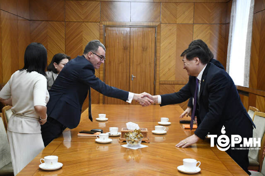 Зүрх судасны үндэсний төвтэй болоход дэмжлэг хүслээ