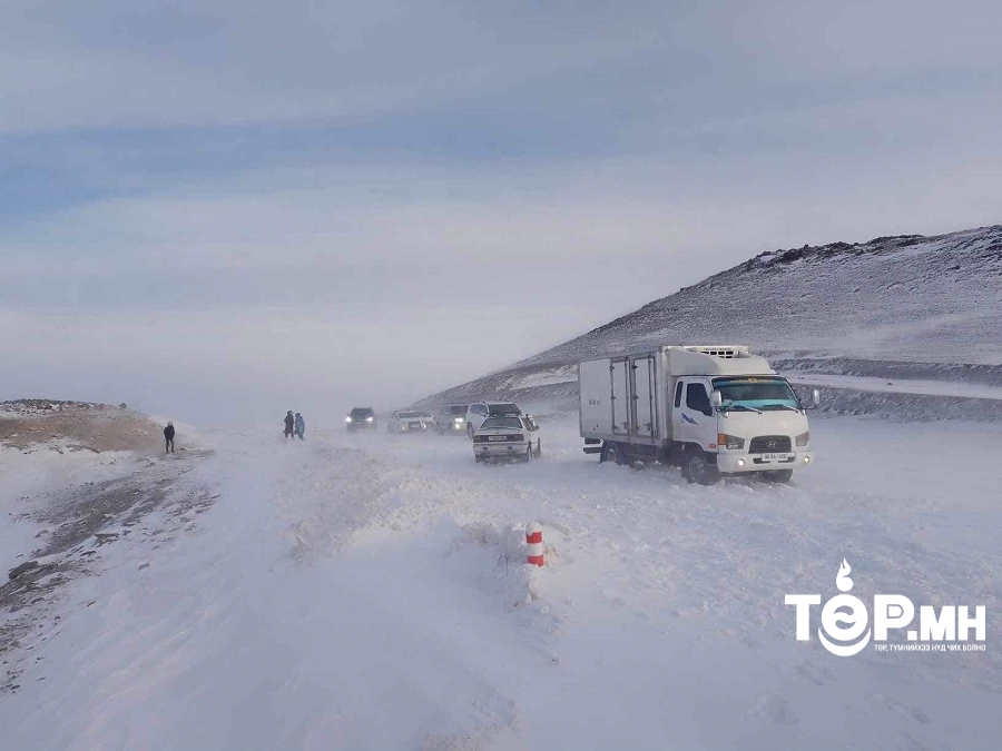 Цасан болон шороон шуурга шуурна