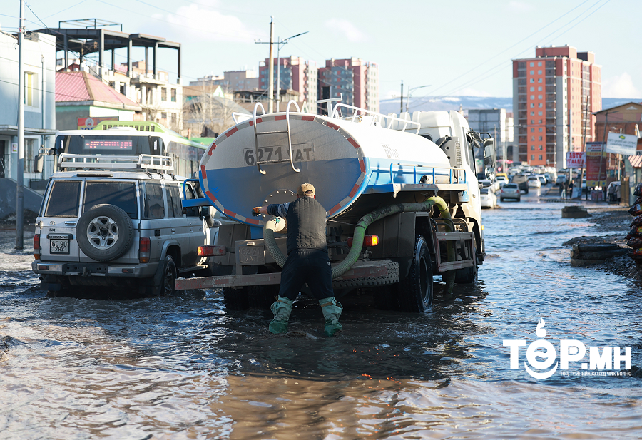 С.Батсайхан: Суурьшлын бүс учраас суваг татах боломжгүй, усыг соруулж байна