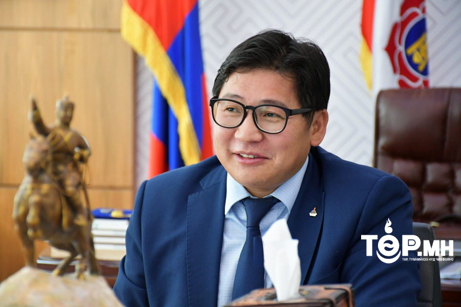 Н.БАТСҮМБЭРЭЛ: Хүссэн бүхнээ авч чадахгүй, өөрөө хөдөлмөрлөж олсон  минь амьдралын  ухаанд намайг сургасан