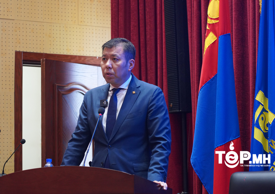 Б.Энхбаяр: Хуулиас давсан журам бий болгож, хүний эрх зөрчиж байна