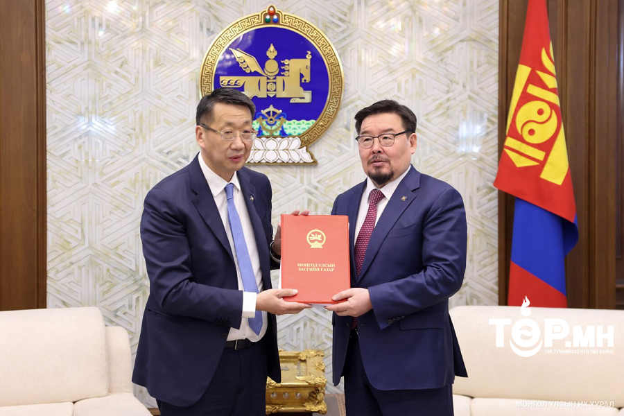 Боловсрол, шинжлэх ухааны сайд Л.Энх-Амгалан Шинжлэх ухаан, технологийн тухай хуулийн шинэчилсэн найруулгын төслийг өргөн мэдүүллээ