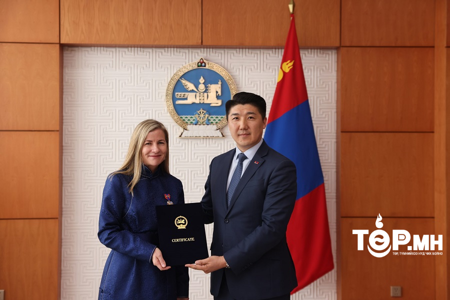 Австралийн Элчин сайдыг “Найрамдал” медалиар шагналаа