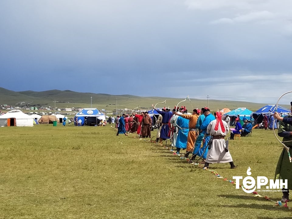 Хүй долоо худагт зохион байгуулагдсан сурын харваад 780 эрхий мэргэн хүч сорьжээ