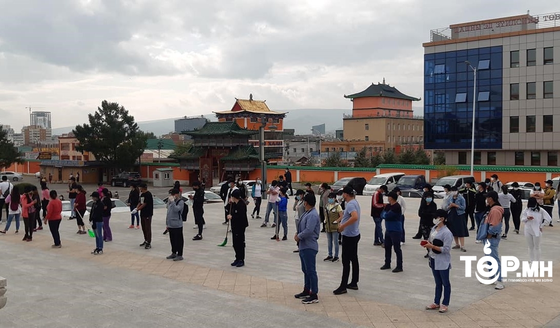 БГД-ийн Залуучуудын  хөгжлийн зөвлөл ГАНДАН орчмын талбайг цэвэрлэлээ