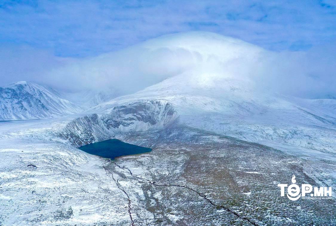 Хангайн нурууны ноён оргил Отгонтэнгэр хайрхан уулын тэнгэрийг тайх төрийн их тахилга боллоо