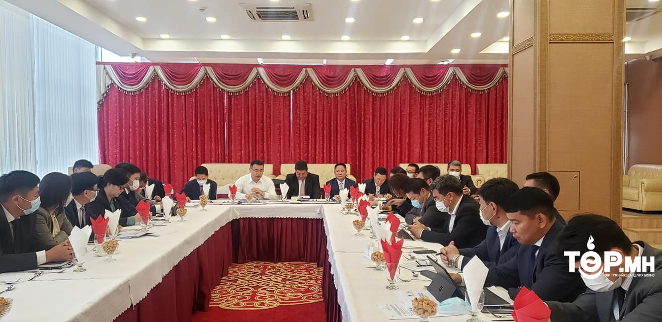 БХБ-ын сайд Б.Мөнхбаатар нийслэлийн удирдлагуудтай өглөөний уулзалт хийж байна