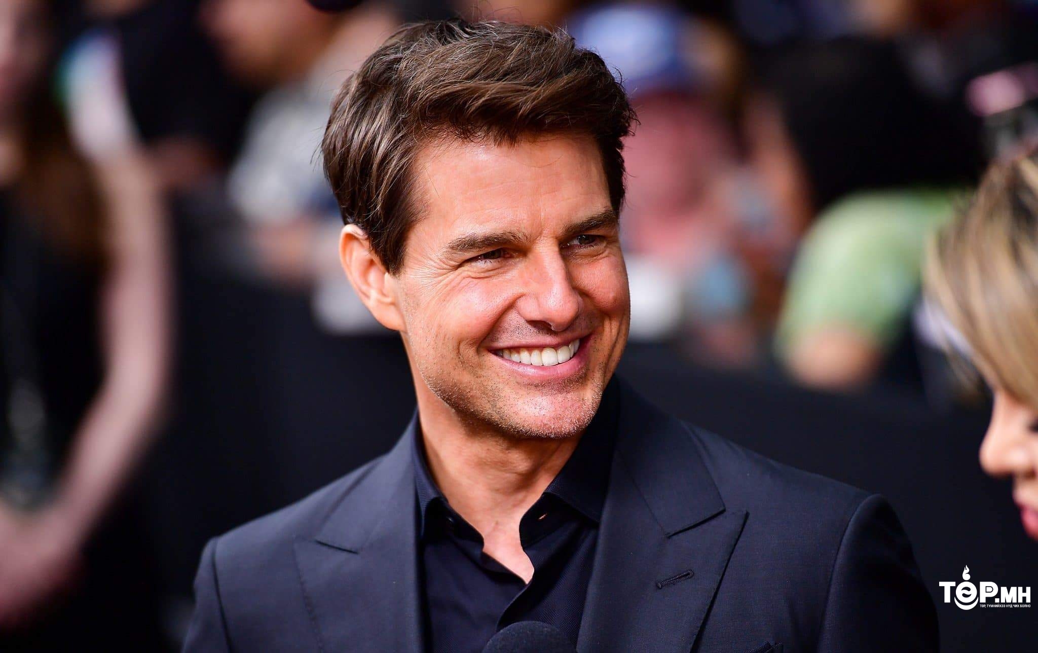 Том Крузыг тээвэрлэж явсан нисдэг тэрэг ослын буулт хийжээ