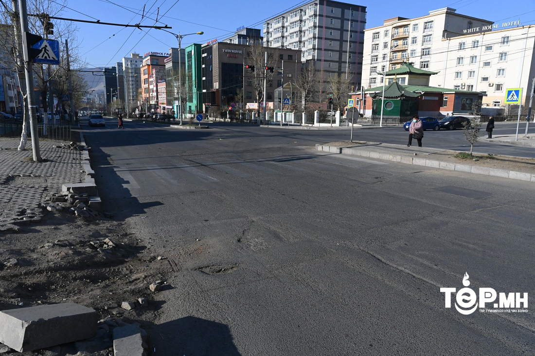 Макс Молл их дэлгүүрээс Ахуйн үйлчилгээний уулзвар хүртэлх замын нэг урсгалыг хаана