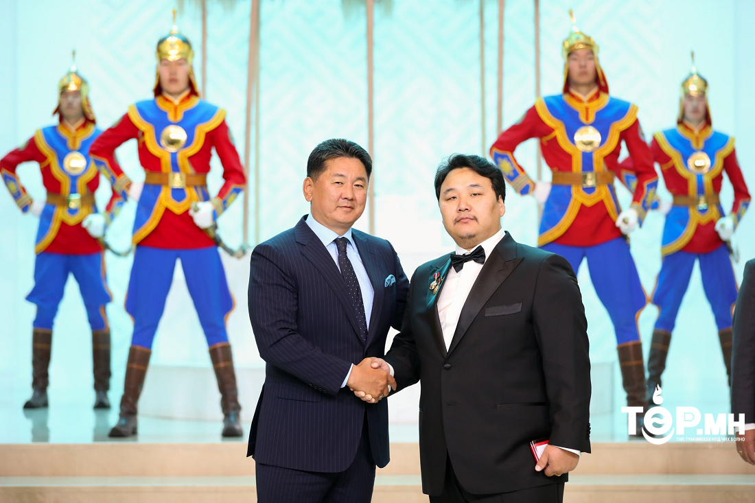 Энхбатын Амартүвшинд Ардын жүжигчин цол хүртээв