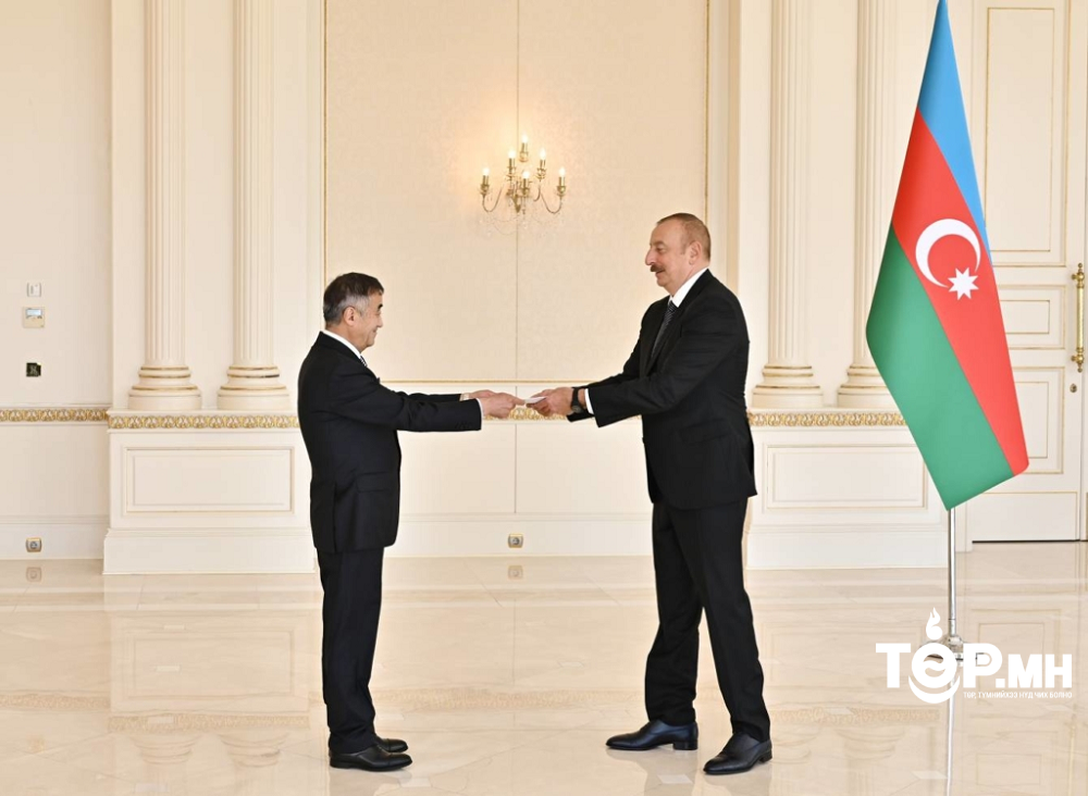 Элчин сайд Г.Мөнхбаяр итгэмжлэх жуух бичгээ барив