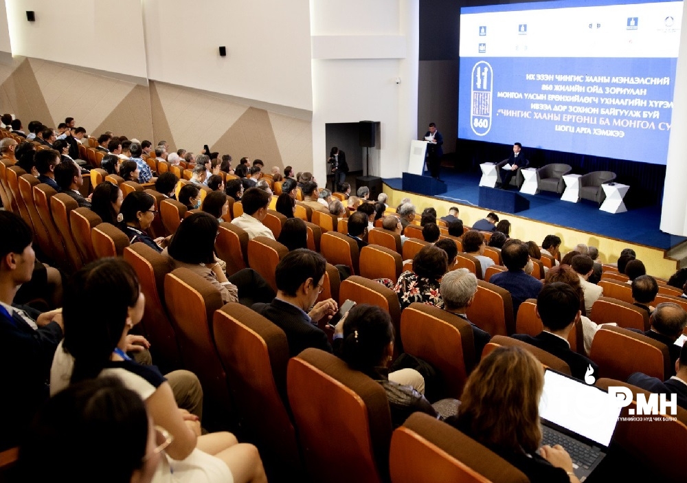 Чингис хаан судлалын олон улсын холбоо байгуулж, ерөнхийлөгчөөр академич Н.Н.Крадиныг сонголоо