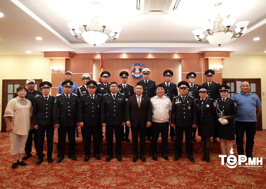 Ажил үүргээ хариуцлагатай гүйцэтгэсэн цагдаагийн алба хаагчдад хүндэтгэл үзүүллээ