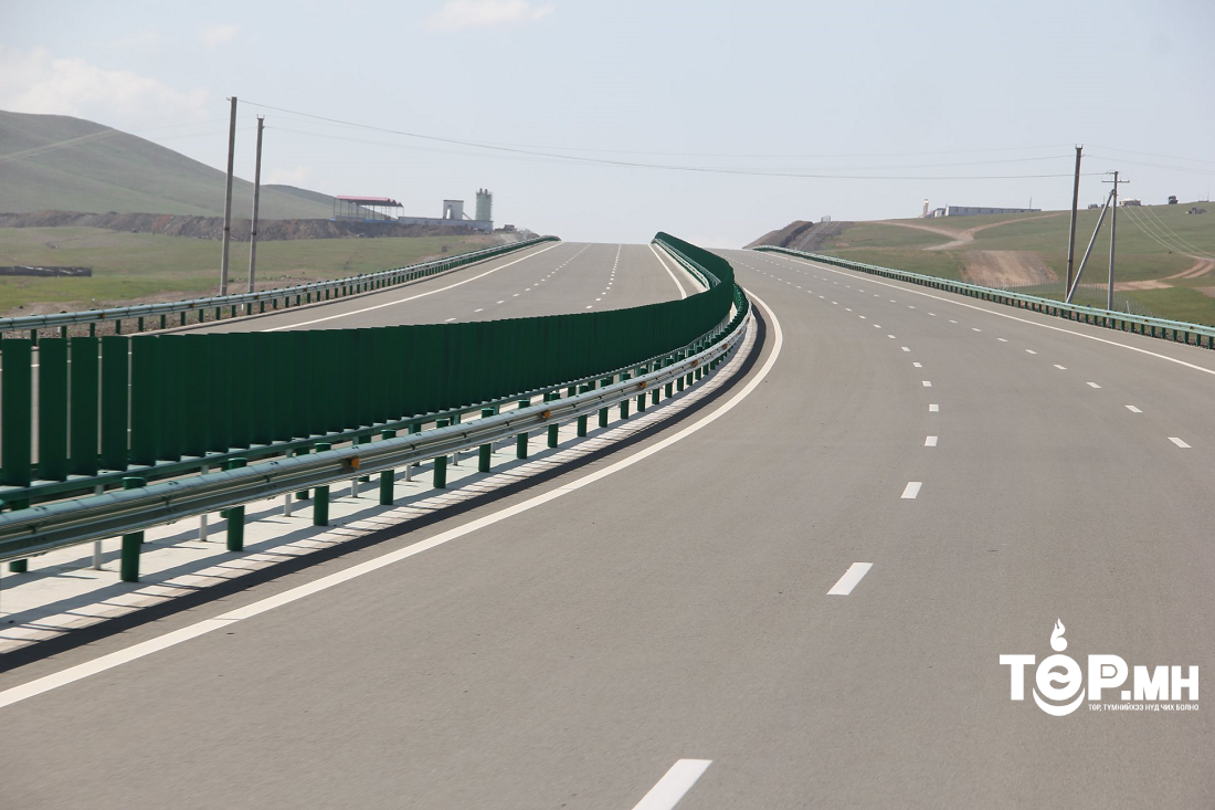 Хөшигийн хөндий нисэх онгоцны буудлын хурдны замд автомашин шатжээ