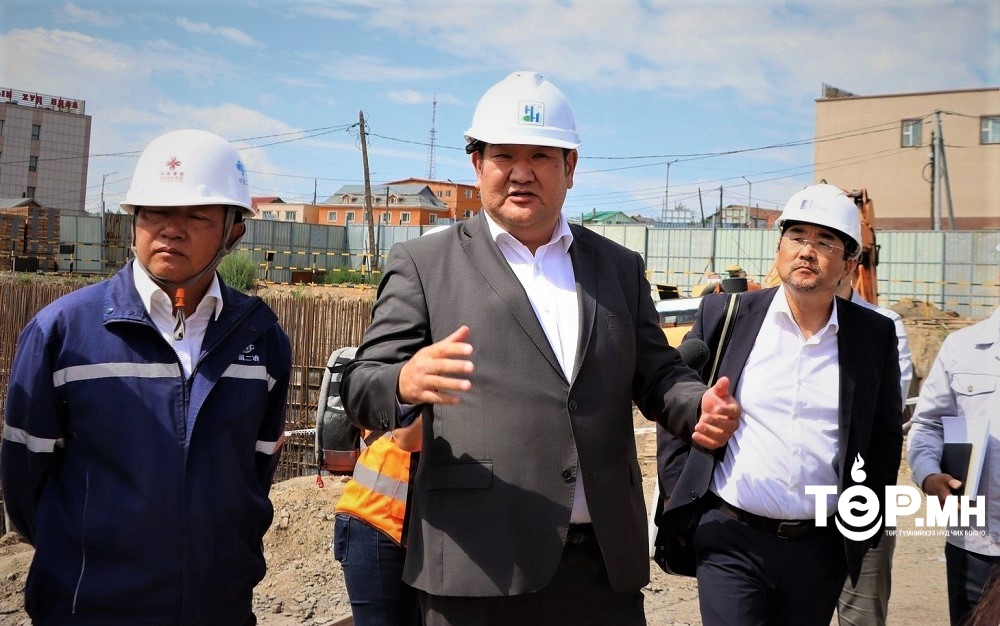 Барилга, хот байгуулалтын сайд Б.Мөнхбаатар “НОГООН НУУР-1008 АЙЛЫН ОРОН СУУЦ” төслийн барилгын ажлын явцтай танилцлаа