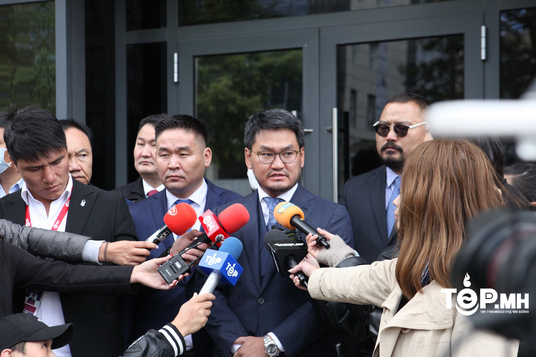 Ө.Шижир: Би нэр төртэйгөөр энэ ажлыг авсан шигээ хадган дээр мөнгөн аяга тавиад өгч ч чадна