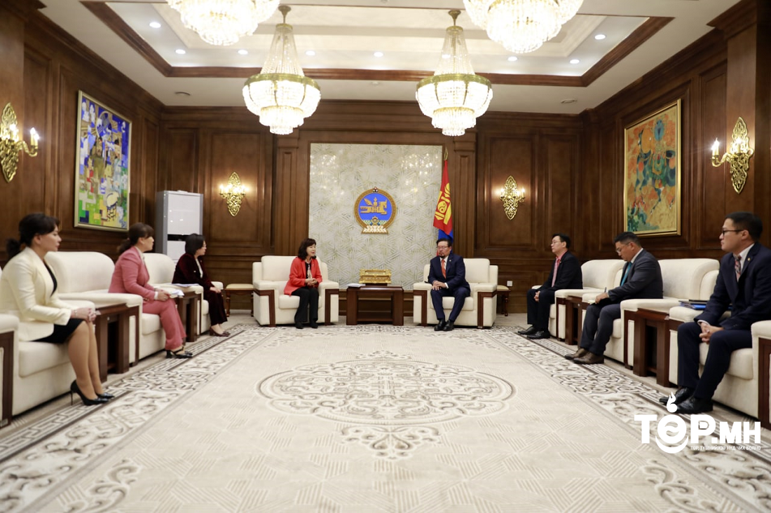 “Аж ахуй эрхлэгч эмэгтэйчүүдийн эдийн засаг дахь оролцоог нэмэгдүүлэх” тухай хуулийн төсөл өргөн мэдүүллээ