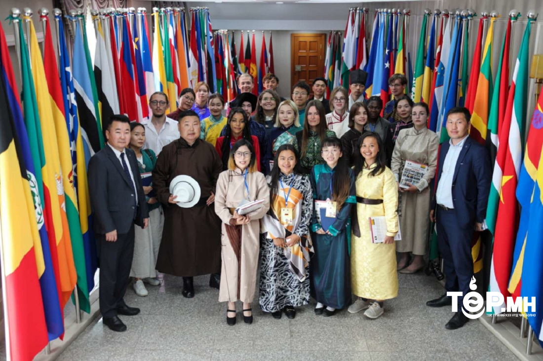 Гадаад харилцааны сайд Б.Батцэцэг залуу Монгол судлаачдыг хүлээн авч уулзлаа