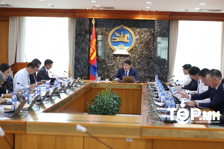 Засгийн газрын ээлжит хуралдаан үргэлжилж байна