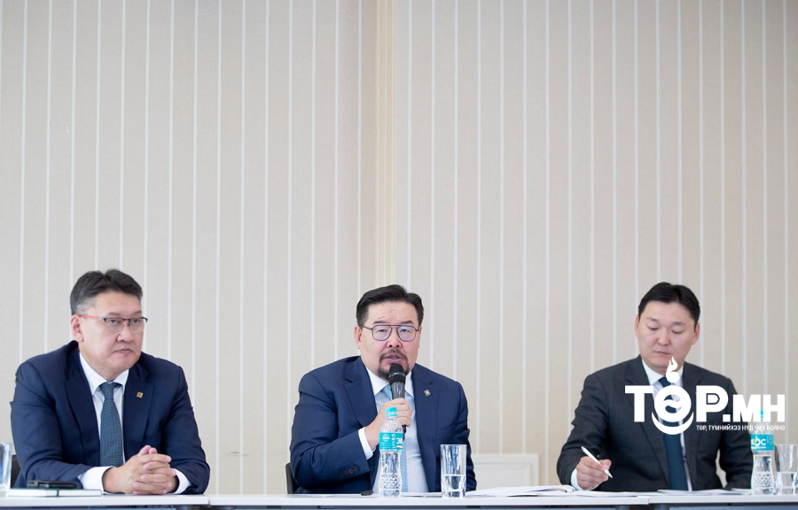 Төсвийн тухай хуульд нэмэлт, өөрчлөлт оруулах тухай хуулийг хүлээлгэн өгөв