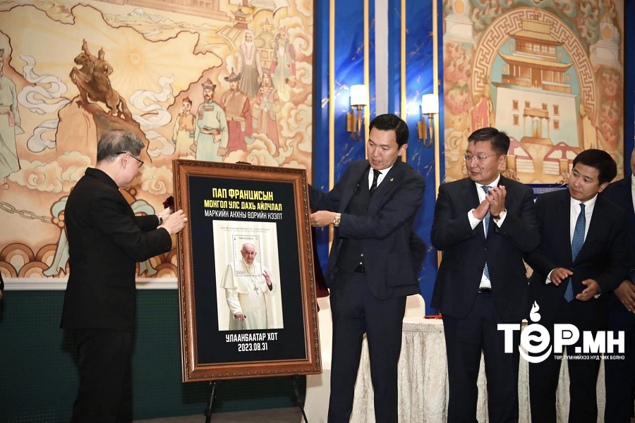 “ПАП ФРАНЦИСЫН МОНГОЛ УЛС ДАХЬ АЙЛЧЛАЛ” сэдэвт марк, анхны өдрийн дугтуй нээх ёслол боллоо