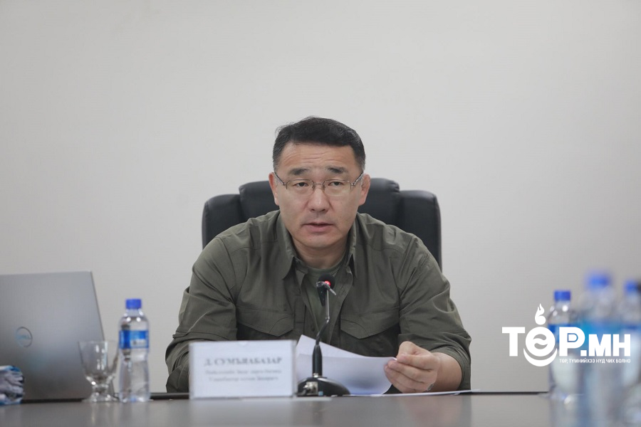 Төрийн албан хаагчдыг иргэдэд "хүнд суртал"-гүй үйлчлэх үүргийг өглөө