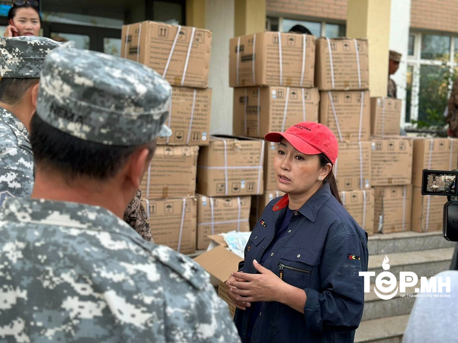 ХНХЯ: Түр орогнох байранд байрлаж буй иргэдэд хөнжил гудас, хүнсний тусламж үзүүллээ