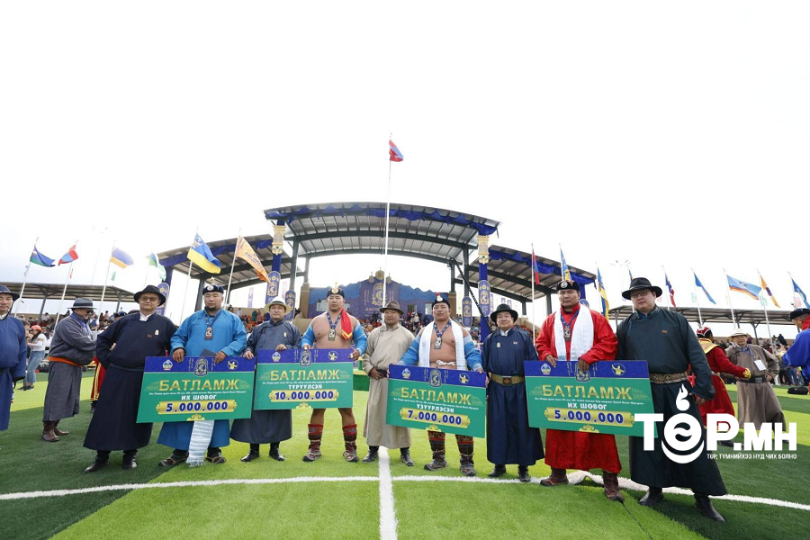 Говь-Алтай аймгийн тэгш ойн баяр наадмын барилдаанд улсын аварга О.Хангай түрүүлэв