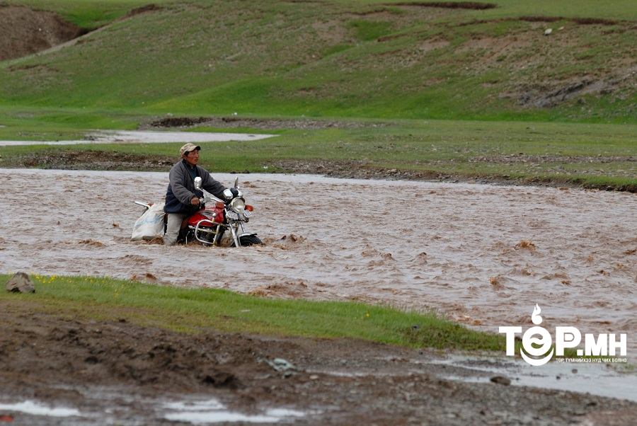 Улаанбаатарт 14 хэм дулаан, дуу цахилгаантай аадар бороо орно
