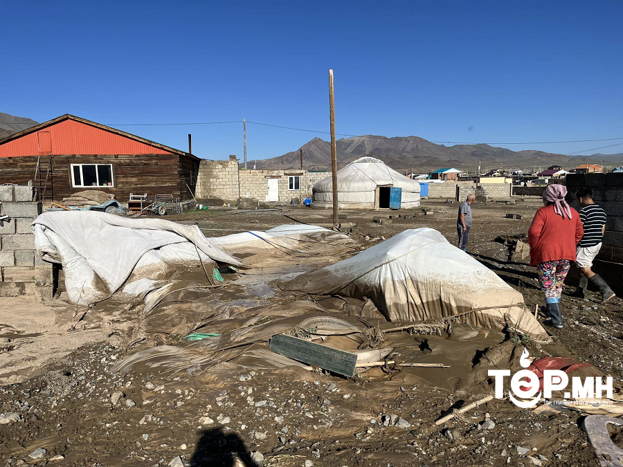 Дархан-Уул аймагт таван айл үерийн усанд автжээ