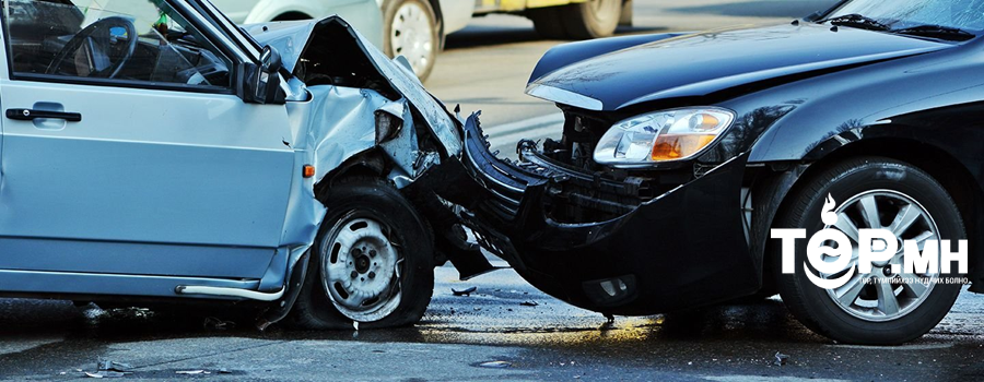 Өвөрхангай аймгийн Баянгол сумын нутагт суудлын автомашин онхолдож жолооч нь автомашиныхаа төмөр эд ангид хавчуулагджээ